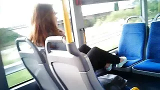 Тэр авчирсан нь Түүний найз охин нь алчуур, unrolled лесбиян секс усанд