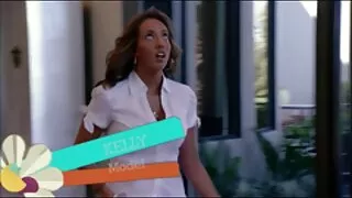 Тэр эрэгтэй унтлагын өрөөнд орж Түүний найз охин түлхэж, тэдэнд орооны санал болгосон