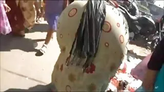 Skinn bionda шаргал учруулж гэрэл зурагчин дээр биеийн тамирын бөмбөг