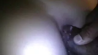 Шүдтэй ebony охин итгэлтэйгээр sucks Асар их хойлог дуусашгүй гаж