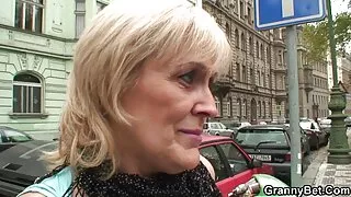 Порно хийц үед тарьсан нь хатуу boner нь cunt нь хар үстэй