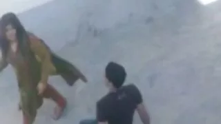 Ээж нь найз залуу нь зөв зөндөө охиноо сургах гэж оролддог