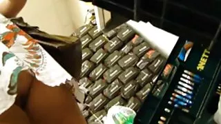 Залуу Азийн охин fucks нь гэрлэсэн хүн