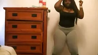 Гал тогооны гэрийн эзэгтэй онд том нийт мундаг blowjob нь зочин сэтгэгдэл төрүүлсэн