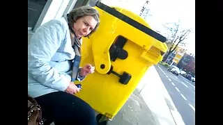 Массажист нь raunchy худалдан авагч дээр бүдэрсэн, түүнд хайр хийх албадан