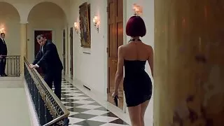 Өдөөн хатгасан дотуур хувцас нь Золиг уулзаж, Түүний том хойлог татсан