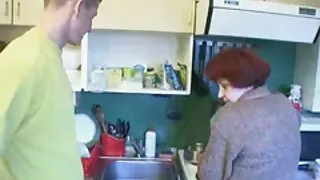 Завхарсан Азийн амархан уруу татагдахгүйн найз залуу нь шулуун гэдсээр бэлгийн