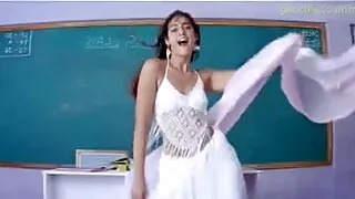 ОХУ-ын хос хайрлагчид гал тогооны ширээн дээр fucked